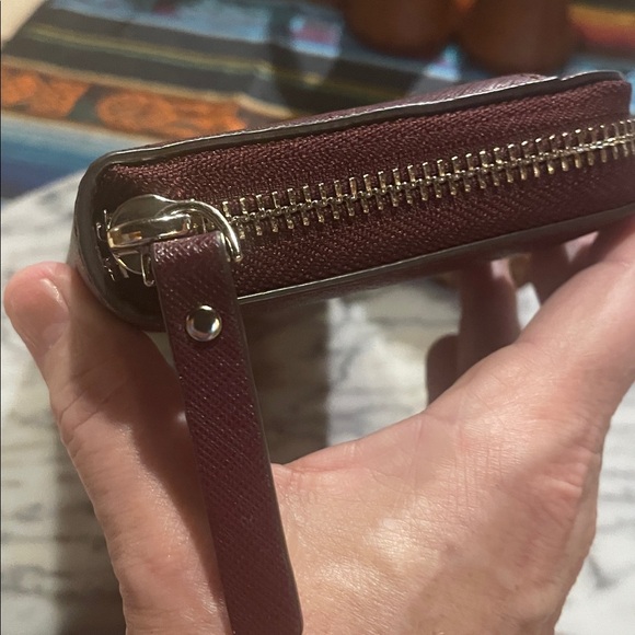 Kate Spade Deep Plum Zip Up Leather Wallet Gold Accents, EUC 🎁 - Picture 10 of 12